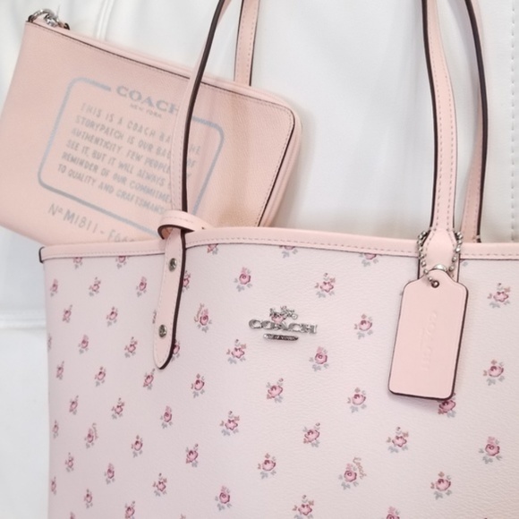 🚫SOLD🚫NWT COACH REV CITY TOTE & WRISTLET SET - Picture 7 of 8